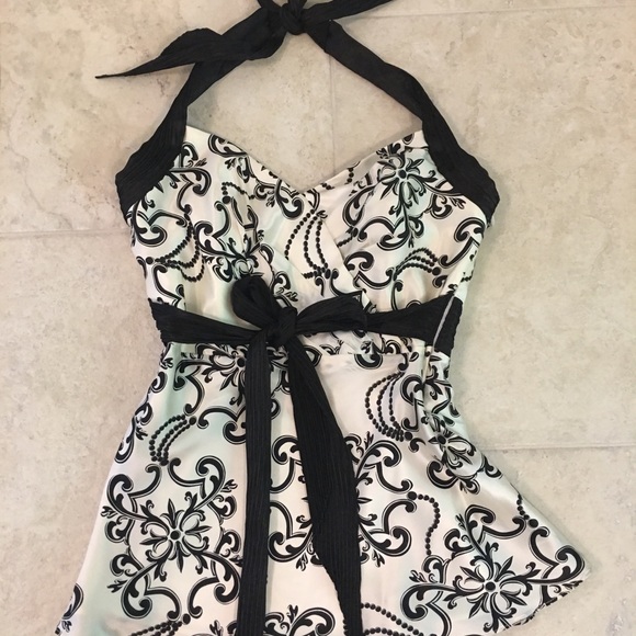 Beautiful halter top, Excellent condition - Picture 3 of 6